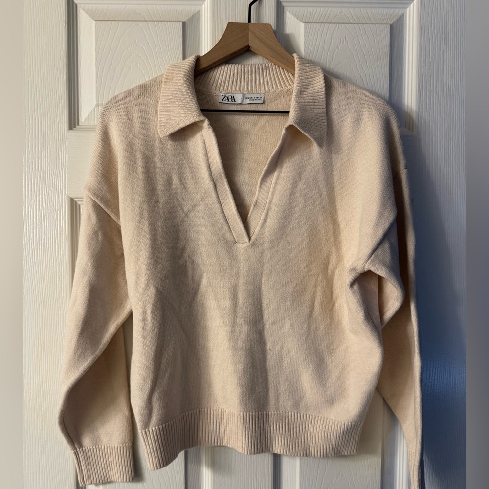 Zara Women's V-Neck Sweater in Cream